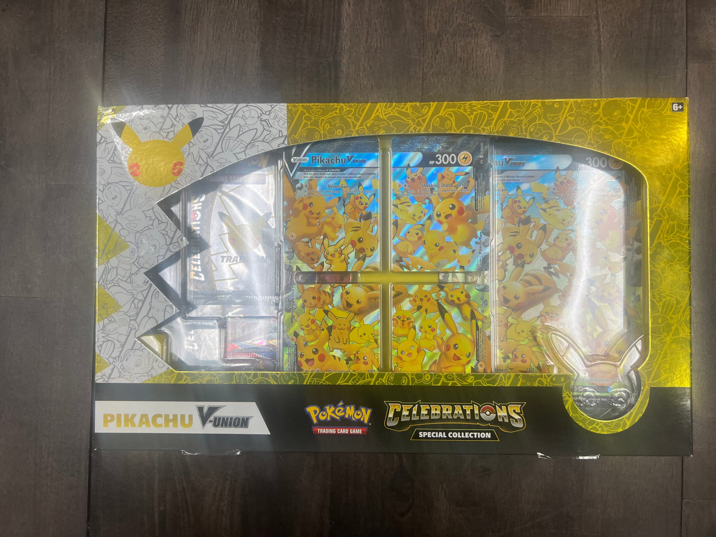 Pokémon TCG: Celebrations Special Collection—Pikachu V-UNION