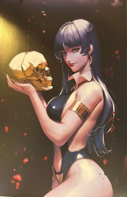 Vampirella, Vol. 7 (Dynamite) #4S (R1C0 Exclusive Black Suit Variant) Cover